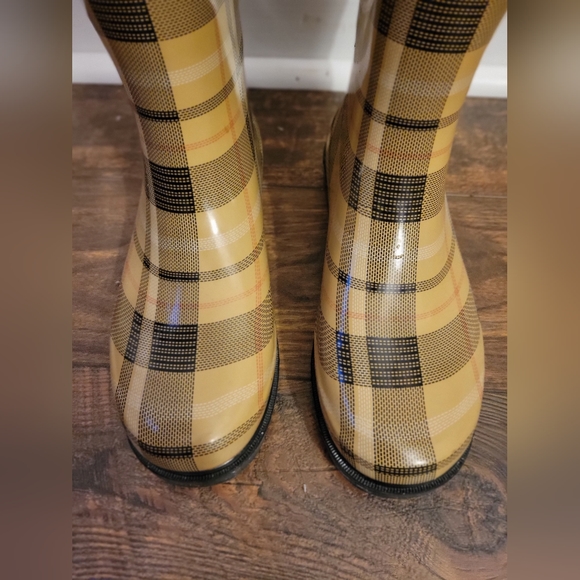 Rain boots - Picture 1 of 9